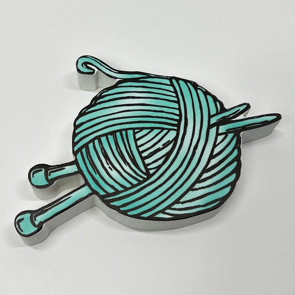 Ball of Yarn Shaped Decorative Figurine Tabletop Home Decor Art Set Sewing Room